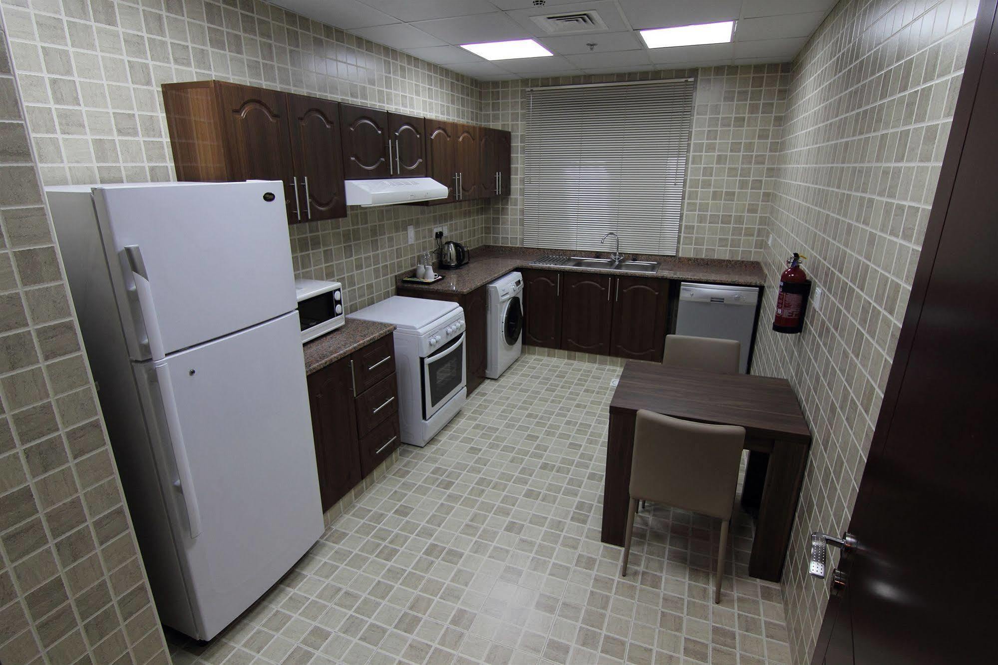 Home To Home Apartments Дубай Экстерьер фото
